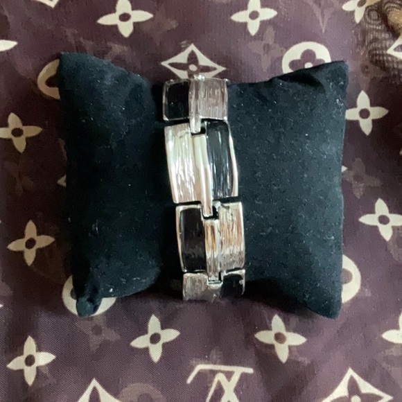 VINTAGE SILVER AND BLACK LINK BRACELET - Picture 1 of 2